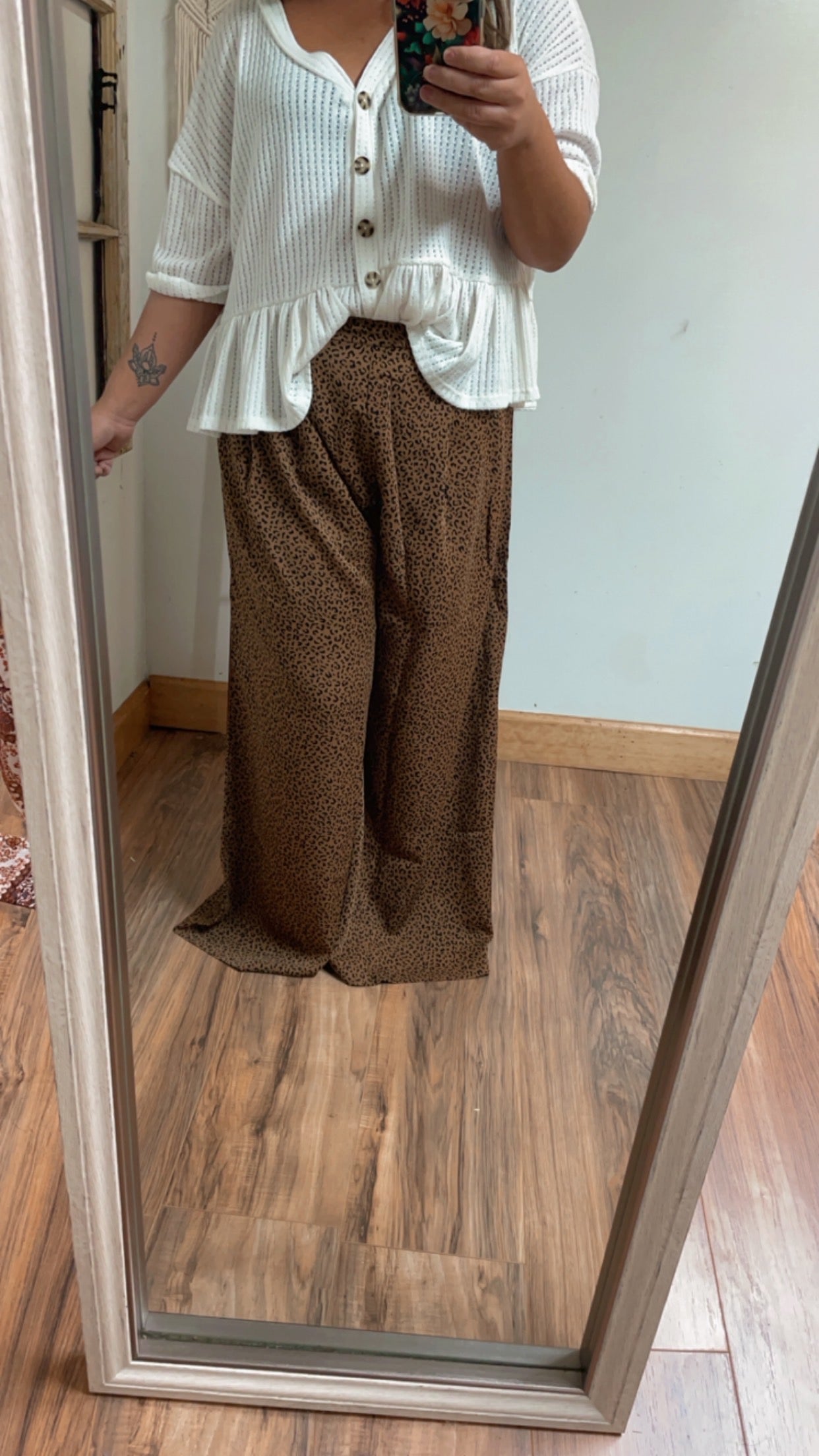 Vintage-Inspired Leopard Wide Leg Pants